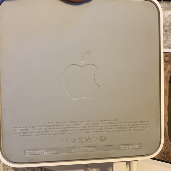 Apple Router AirPort Extreme Base Station Model A1143 - Picture 8 of 13